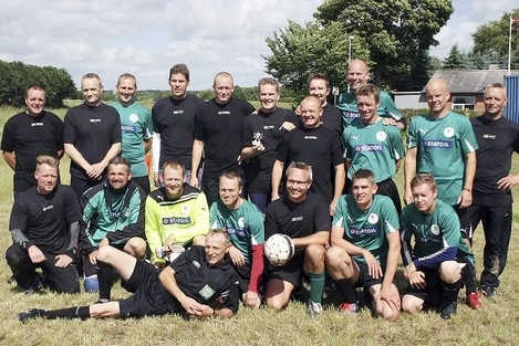 Et sammensat hold fra Aidt (i sort), Aidt Old Stars slog Thorsø Old Stars (i grønt tøj) med 3-1.